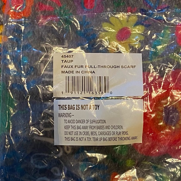 Never used 35 inches in length, Faux Fur Pull Through Scarf - Picture 4 of 6